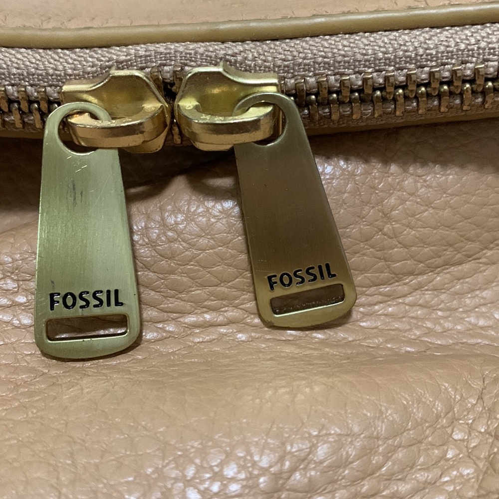 Fossil Camel Tan Color Cowhide Leather Fold Over … - image 4